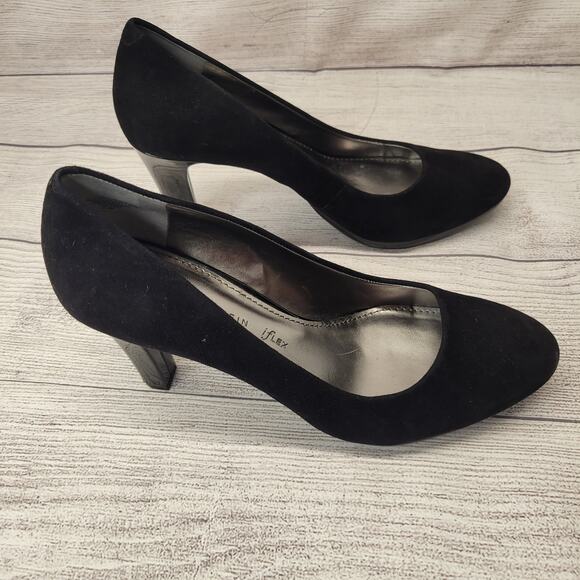 Anne Klein Flex  Black Suede Rounded Toe Pump with Gloss Heels, 8.5 - Picture 5 of 11